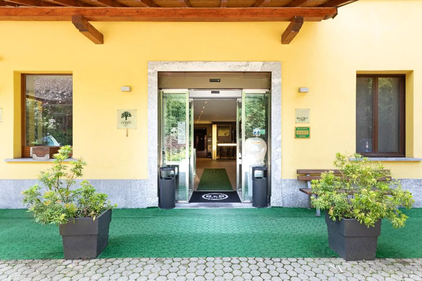 B&B Hotel Malpensa Lago Maggiore EXTERIOR
