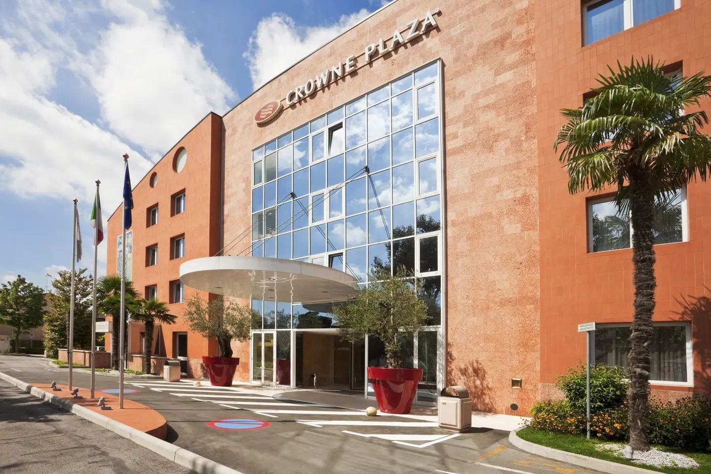 Crowne Plaza Venice East EXTERIOR