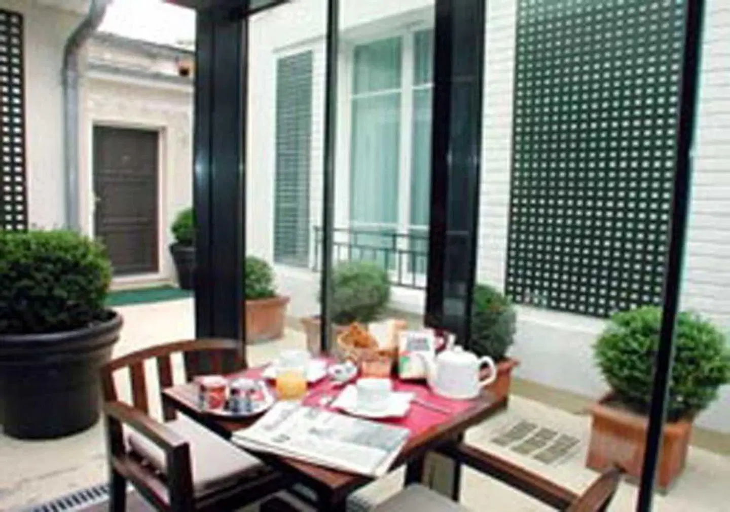 De La Jatte Restaurant