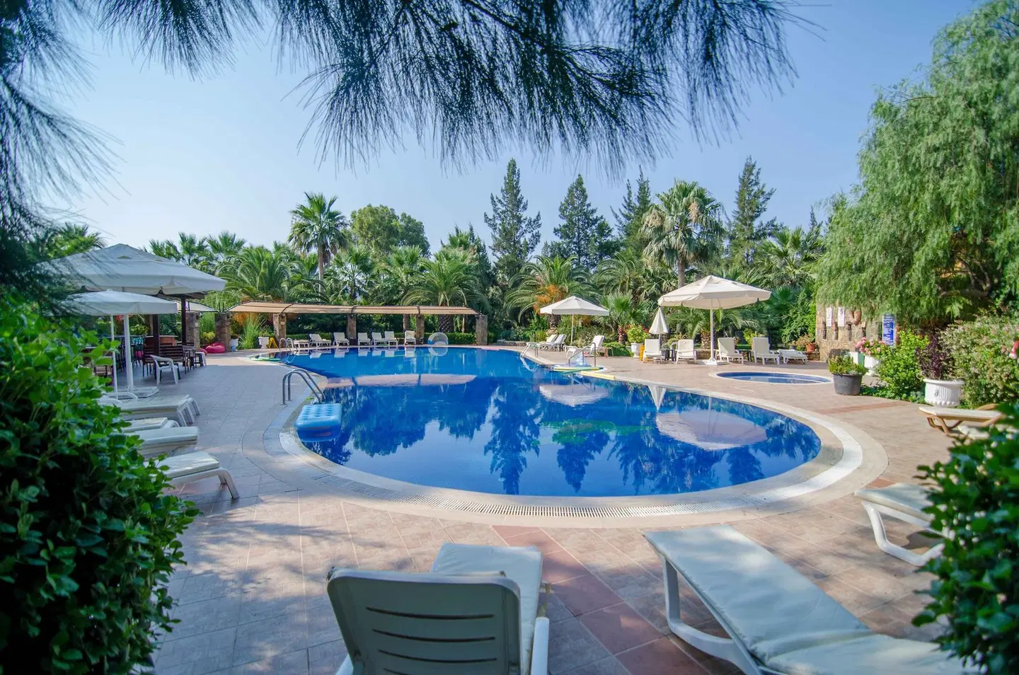 Holiday Calbis OUTDOOR_POOL