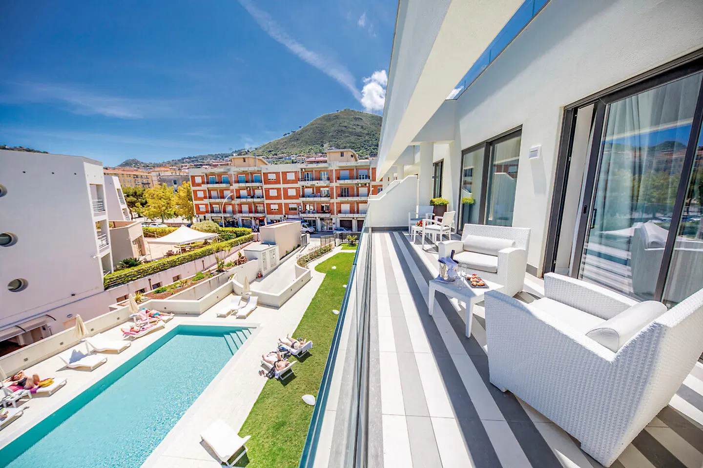 Victoria Palace OUTDOOR_POOL