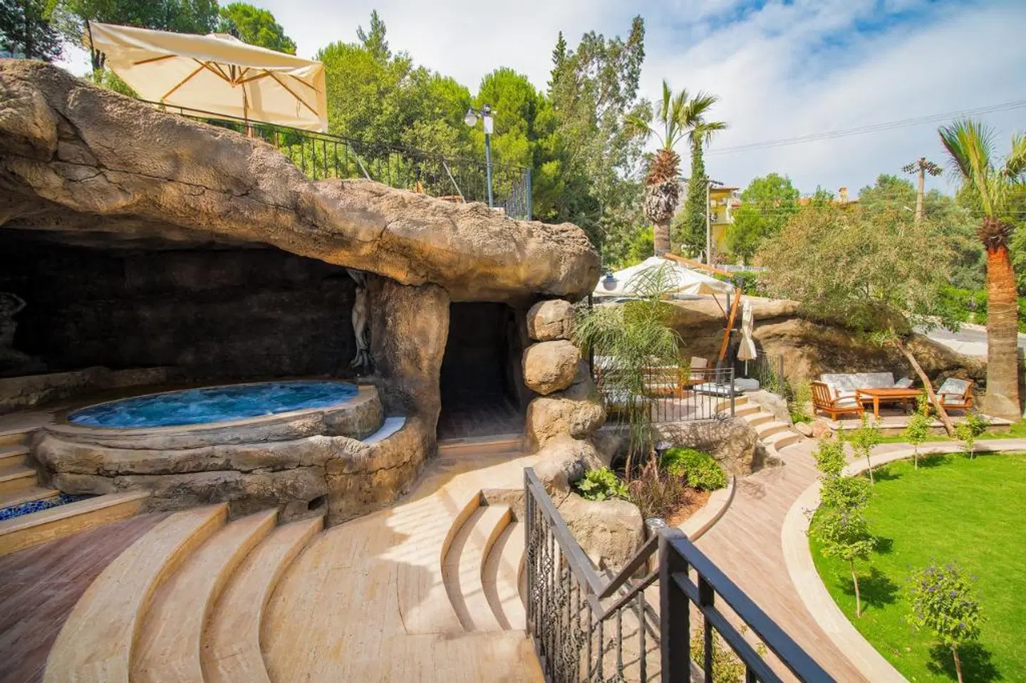 Amossia Elite Hotel OUTDOOR_POOL