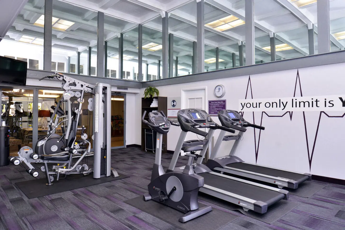 Clarion Inn & Suites Universal Studios Area SPORTS_AND_LEISURE