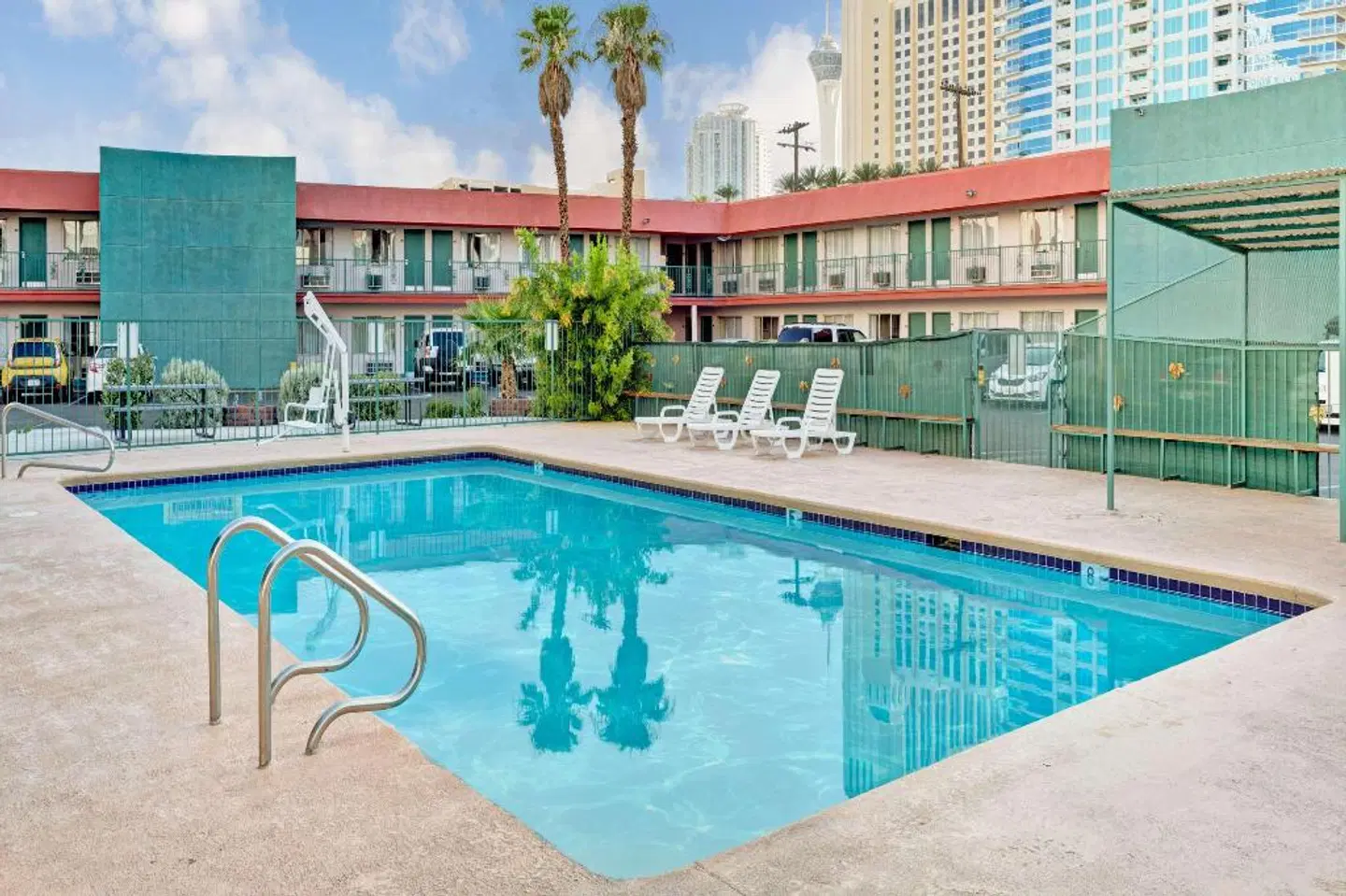 Travelodge by Wyndham Las Vegas OUTDOOR_POOL