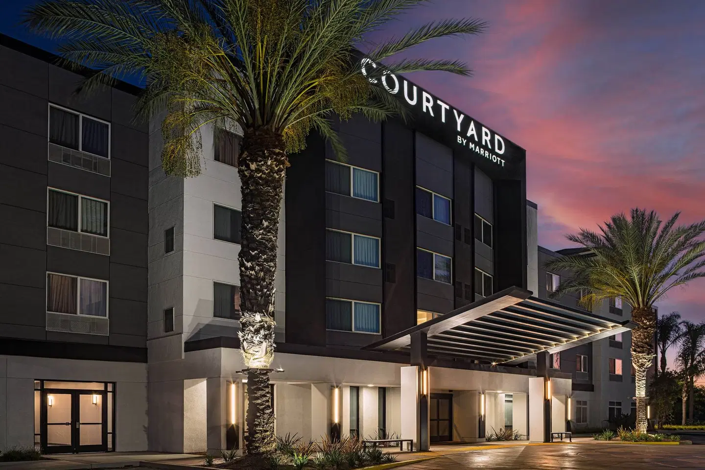 Courtyard by Marriott at Anaheim Resort EXTERIOR