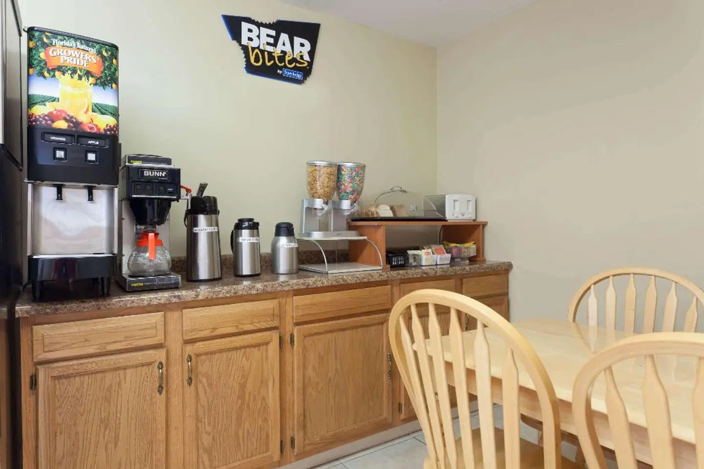 Travelodge by Wyndham Seymour Bar