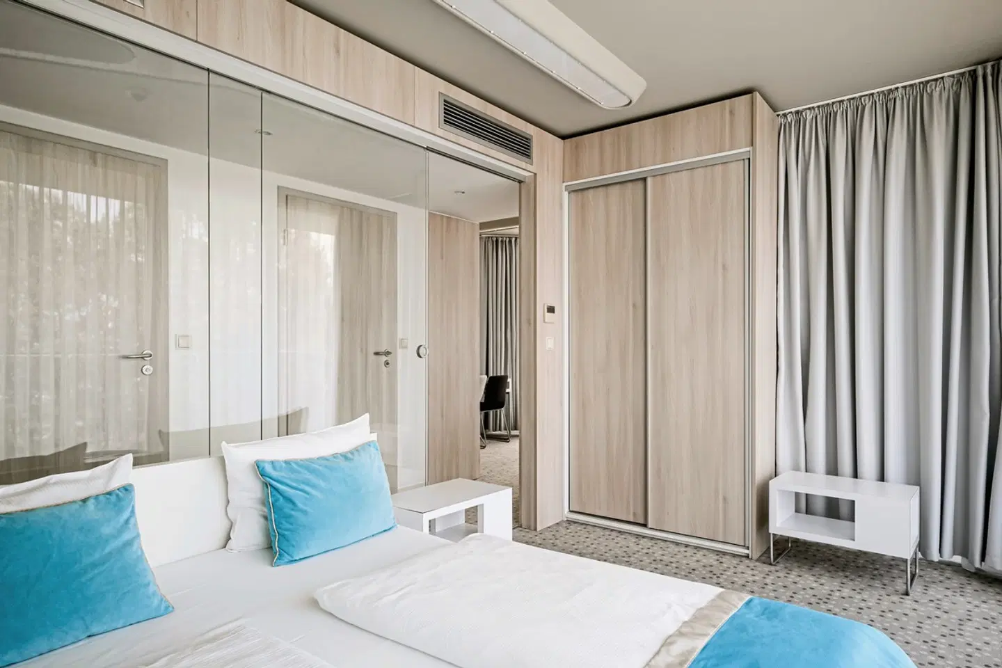 Ultra Marine ROOM_EXAMPLE