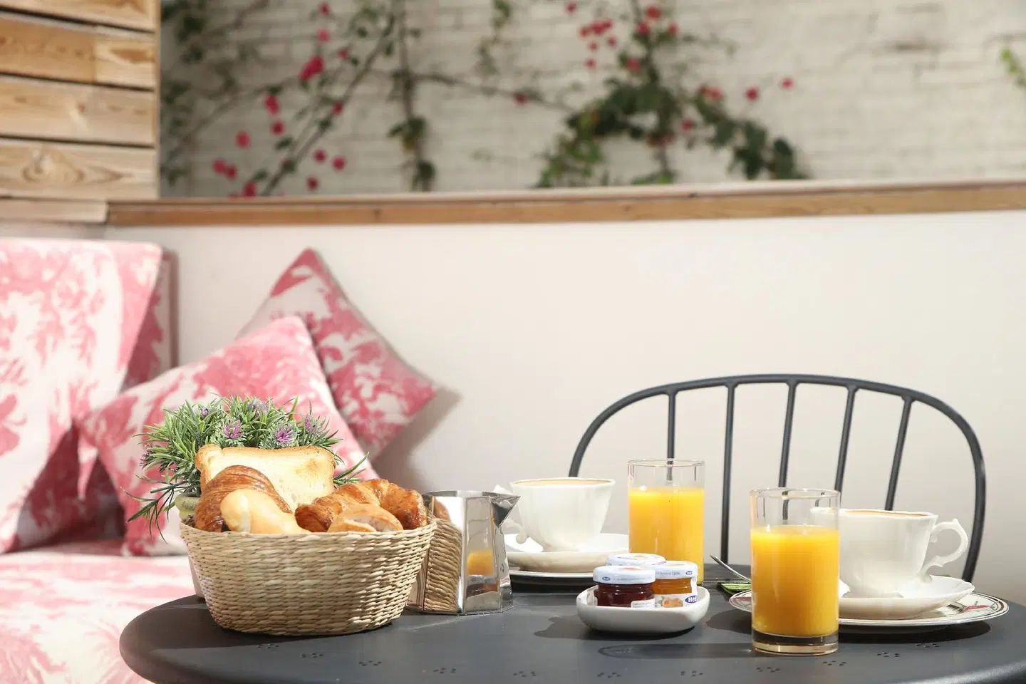 Ofelias Hotel Restaurant