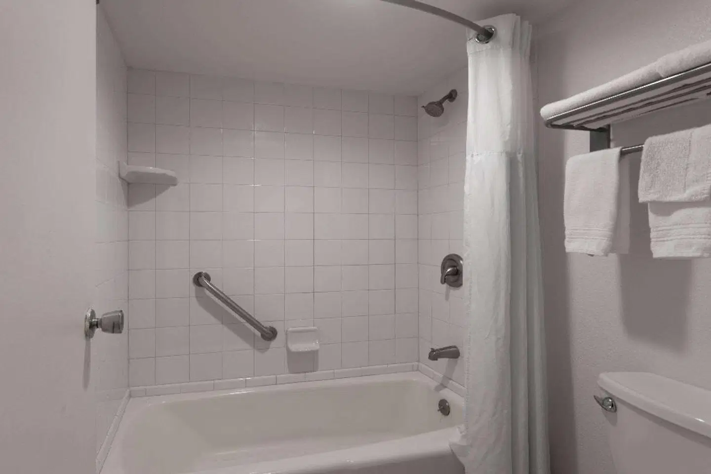 Super 8 by Wyndham Ocala I-75 Badezimmer