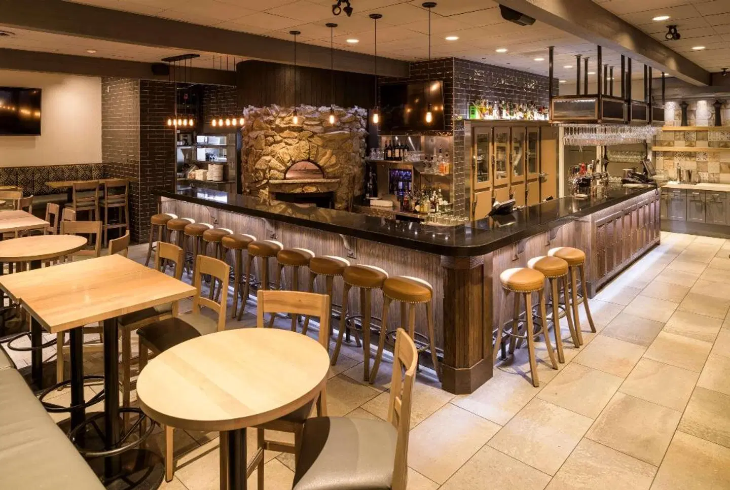 Ramada Inn & Suites Penticton Bar