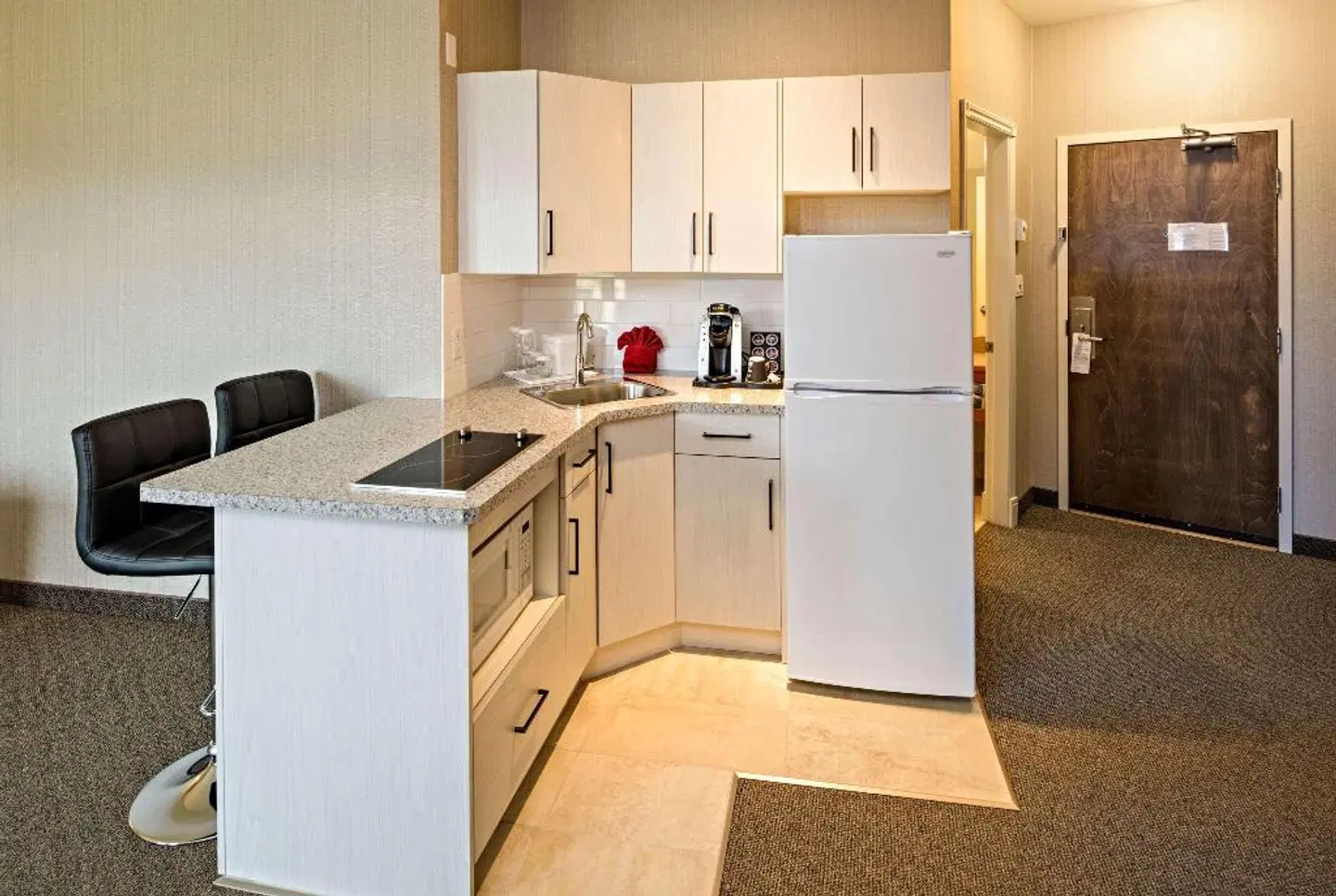 Ramada Inn & Suites Penticton ROOM_EXAMPLE