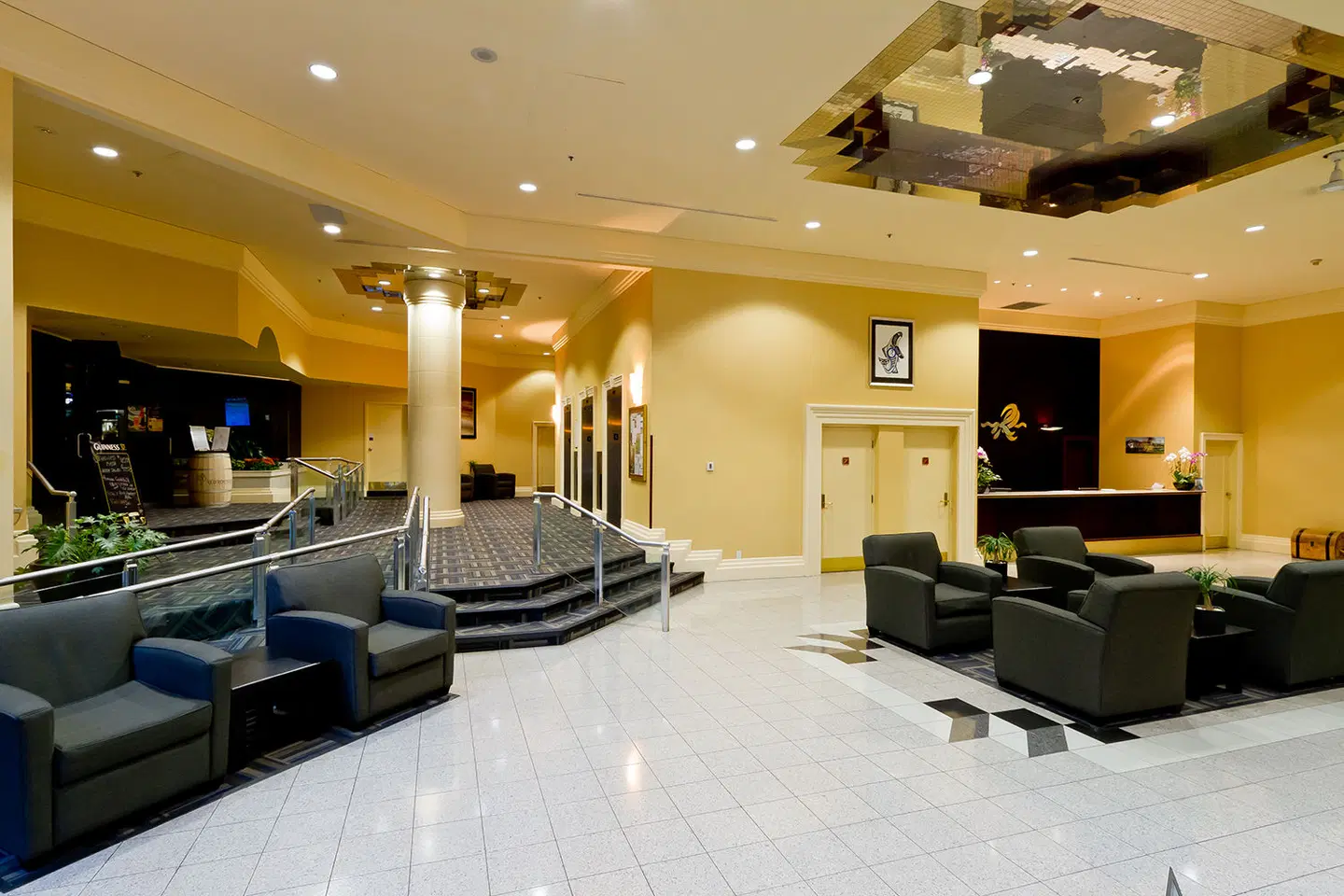 Rosedale on Robson Suite Hotel LOUNGE_LOBBY