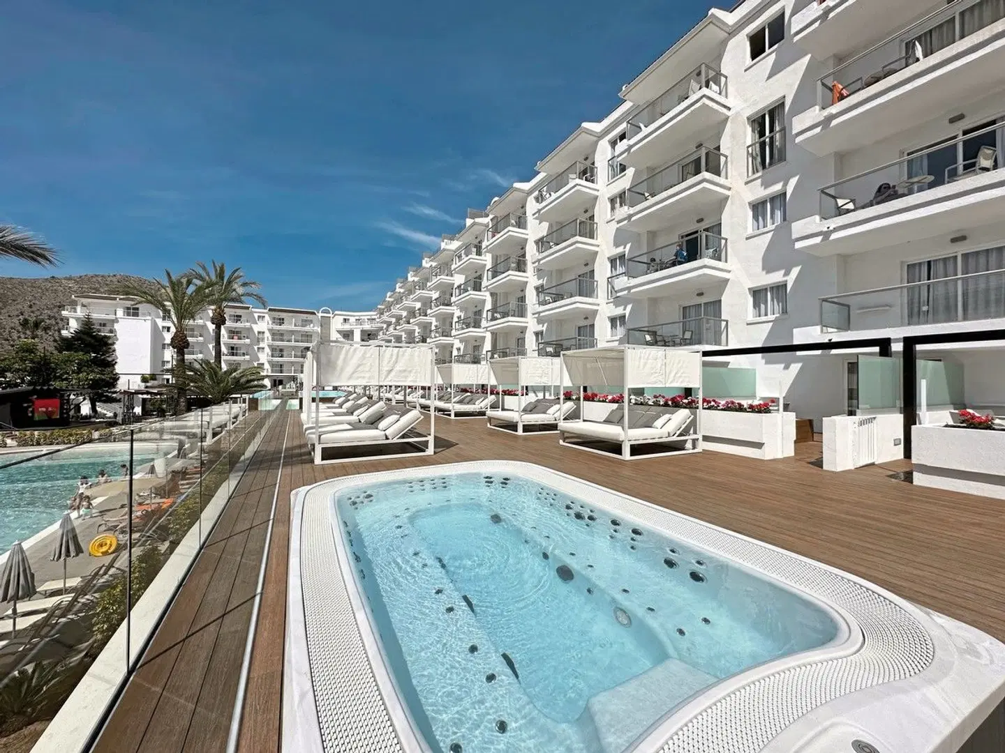 VIVA Sunrise OUTDOOR_POOL