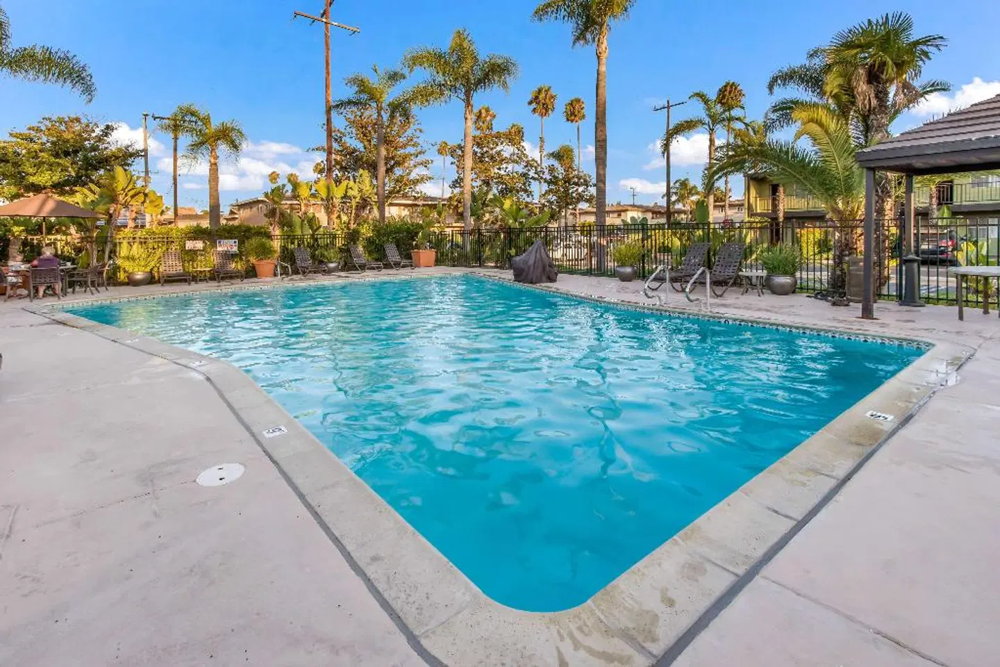 The Best Western PLUS Pavilions OUTDOOR_POOL