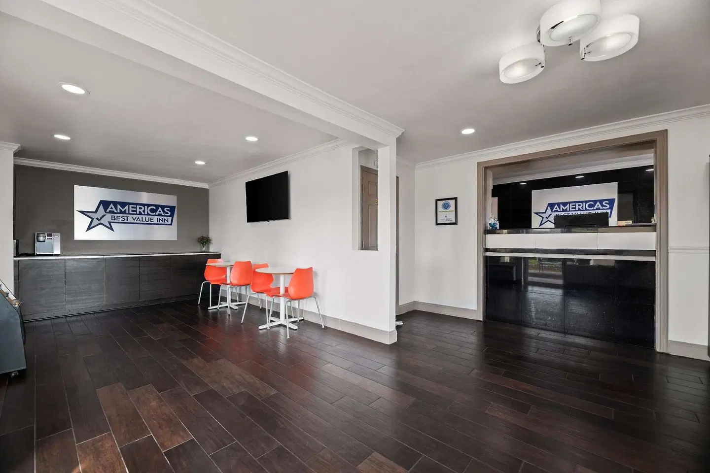 Howard Johnson by Wyndham Airport Florida Mall LOUNGE_LOBBY