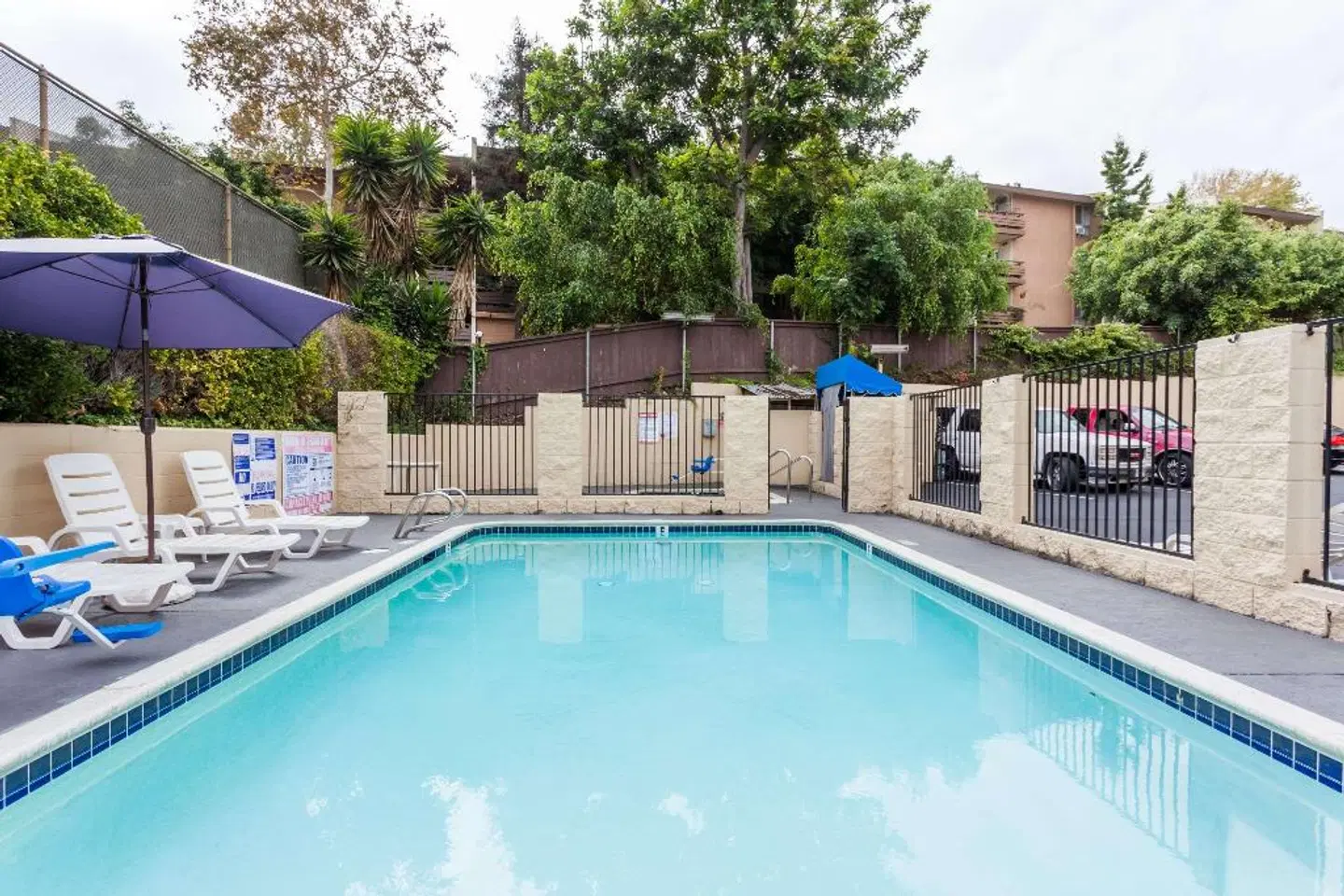 Howard Johnson by Wyndham San Diego Hotel Circle OUTDOOR_POOL