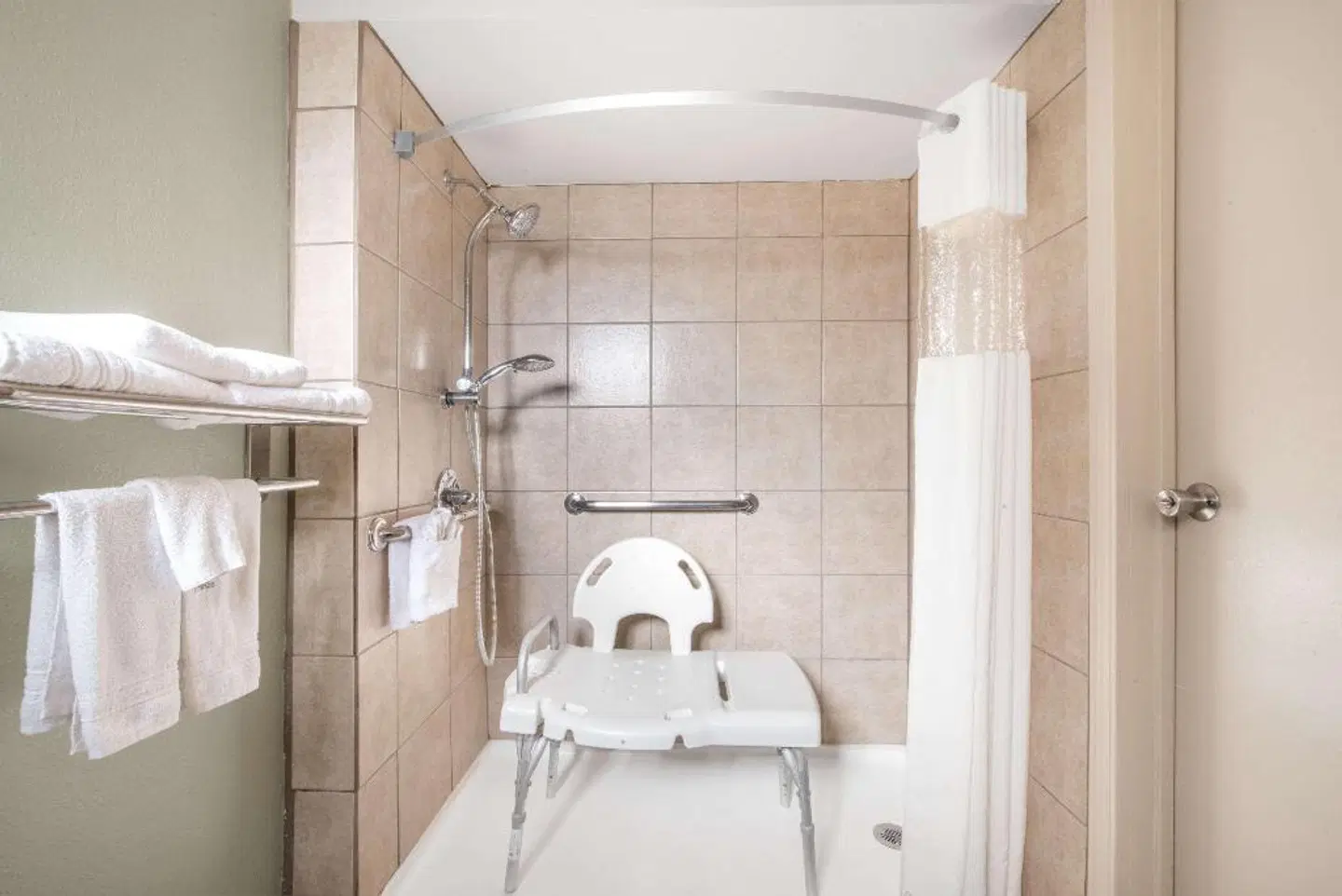 Days Inn by Wyndham Roswell Badezimmer