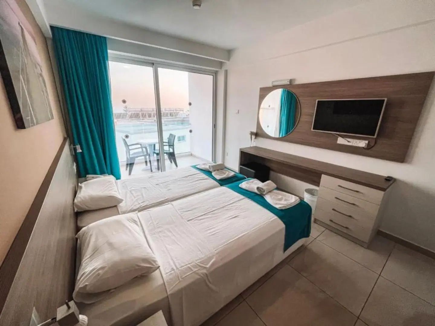 Sunny Blue Hotel ROOM_EXAMPLE