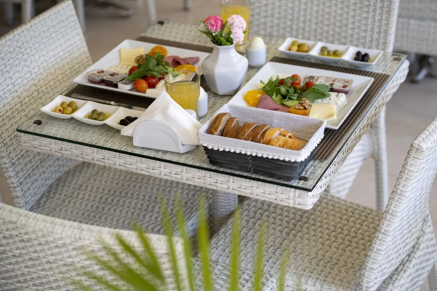 Alesta Seaside Residence Restaurant