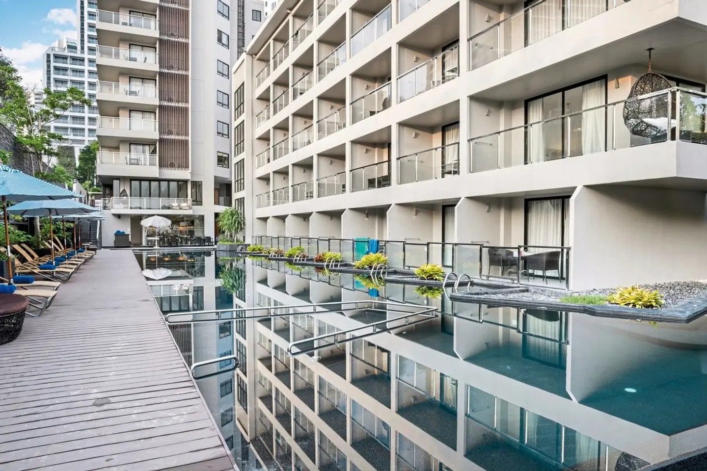 Golden Tulip Pattaya Beach Resort OUTDOOR_POOL