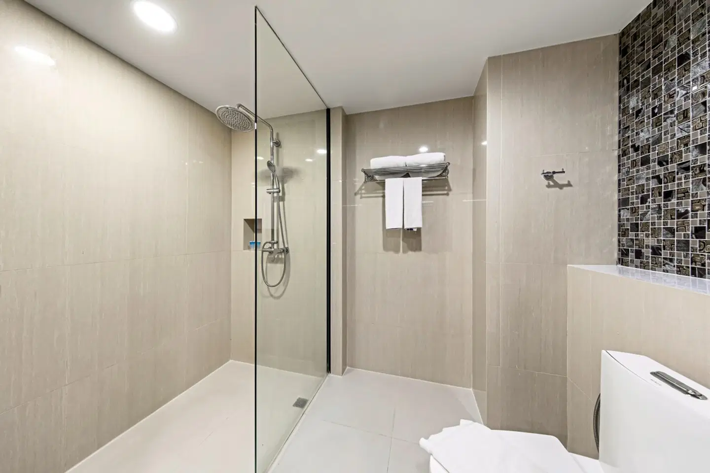 Golden Tulip Pattaya Beach Resort Badezimmer