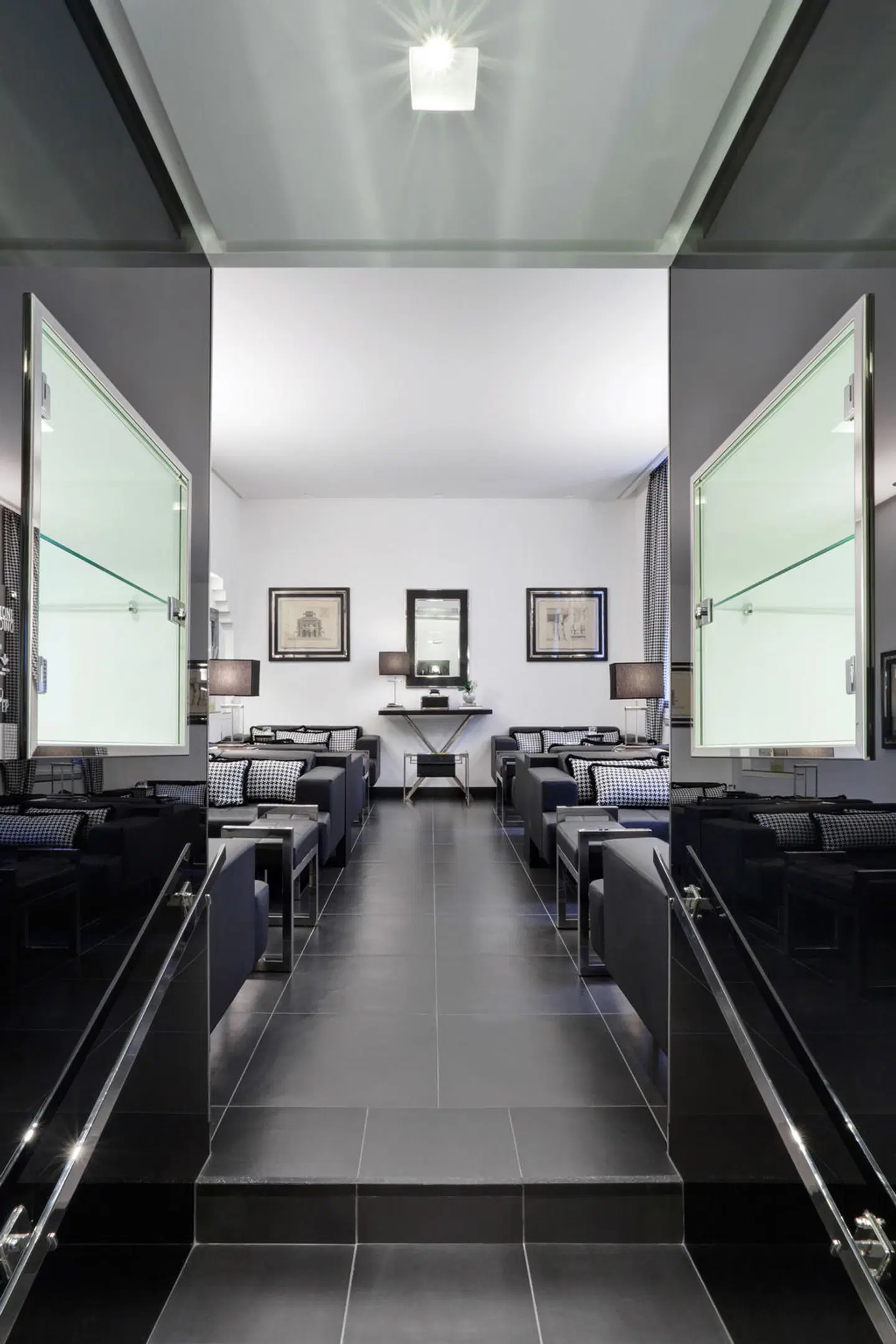 Napoleon LOUNGE_LOBBY