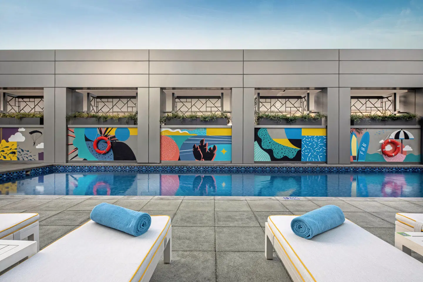 Rove Dubai Marina OUTDOOR_POOL