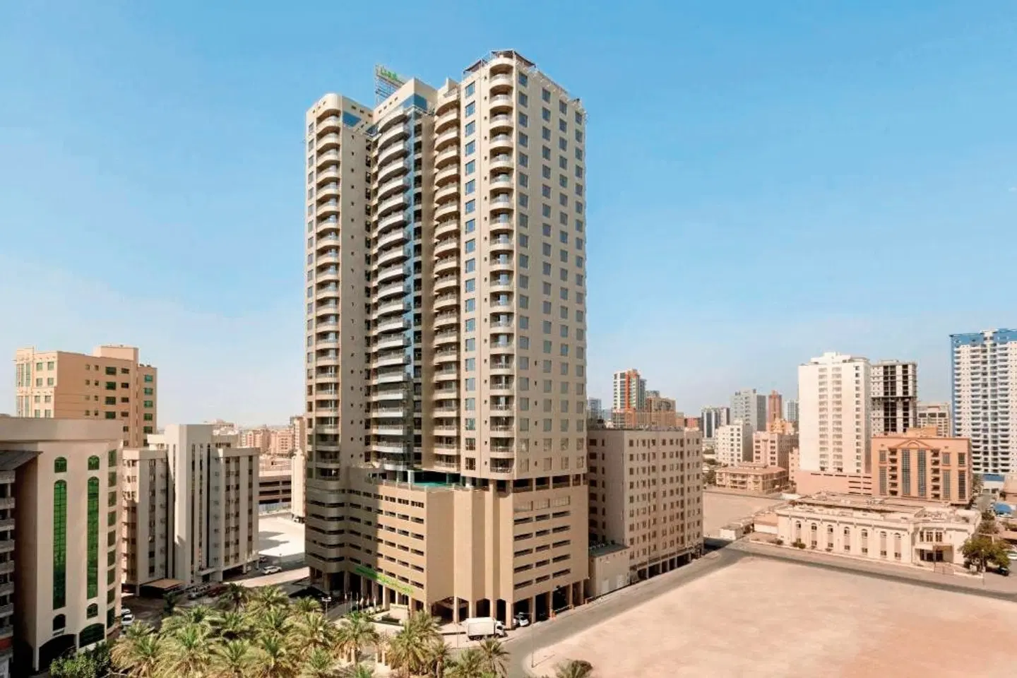 Wyndham Garden Manama EXTERIOR