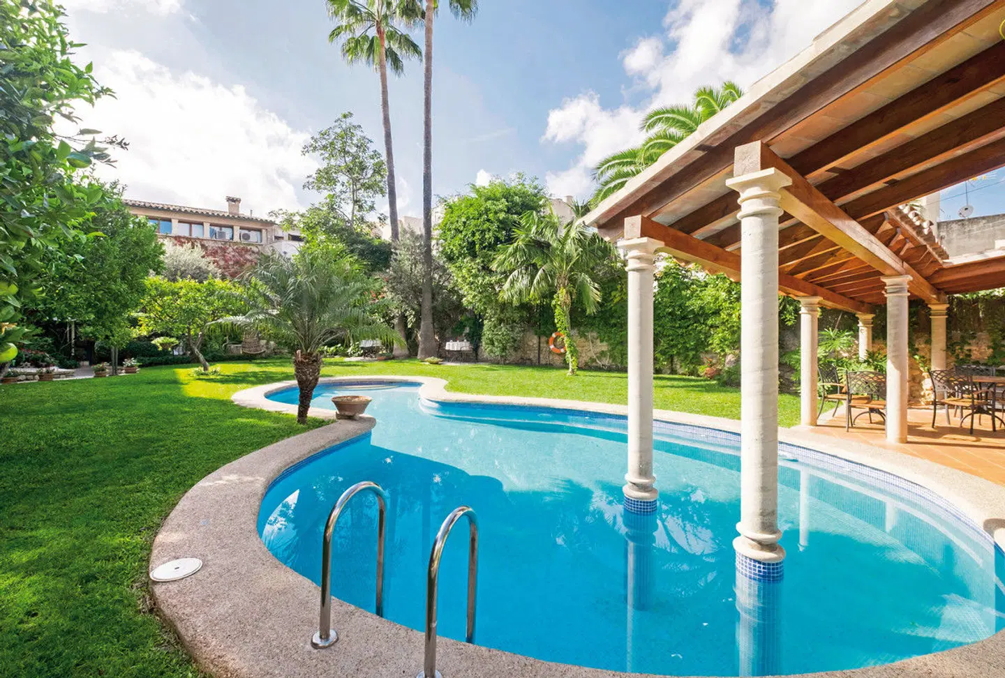 Son Sant Jordi OUTDOOR_POOL