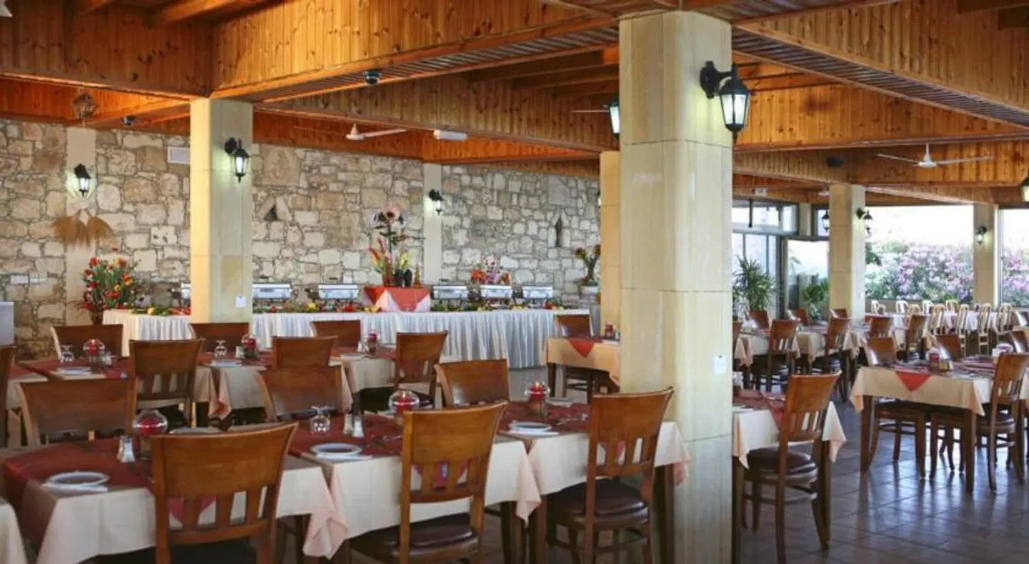 Corallia Beach Hotel Apartments Restaurant