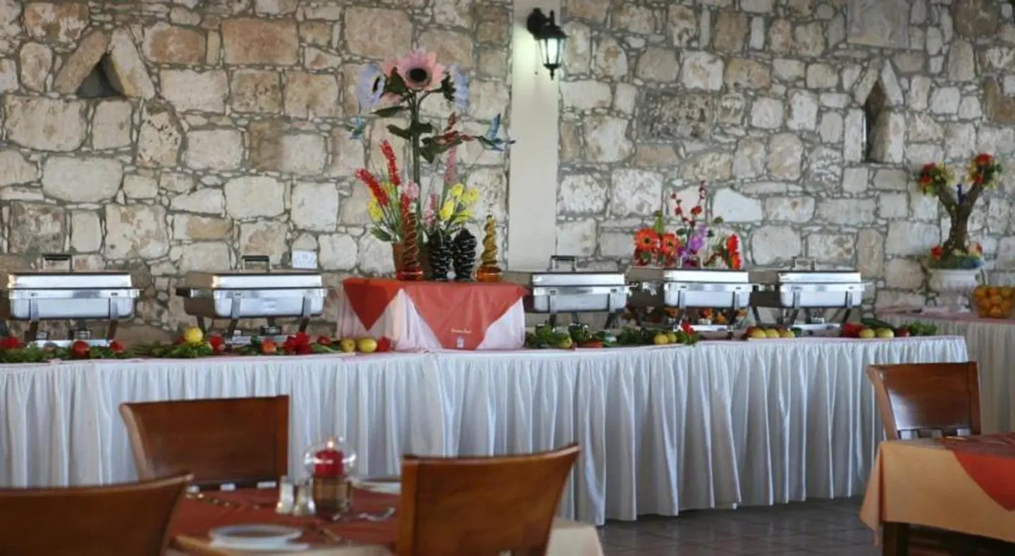 Corallia Beach Hotel Apartments Bar