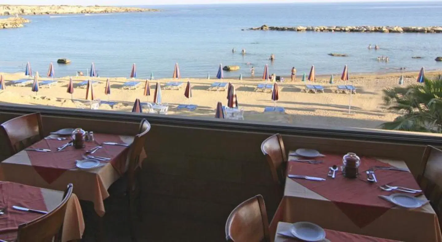 Corallia Beach Hotel Apartments Strand