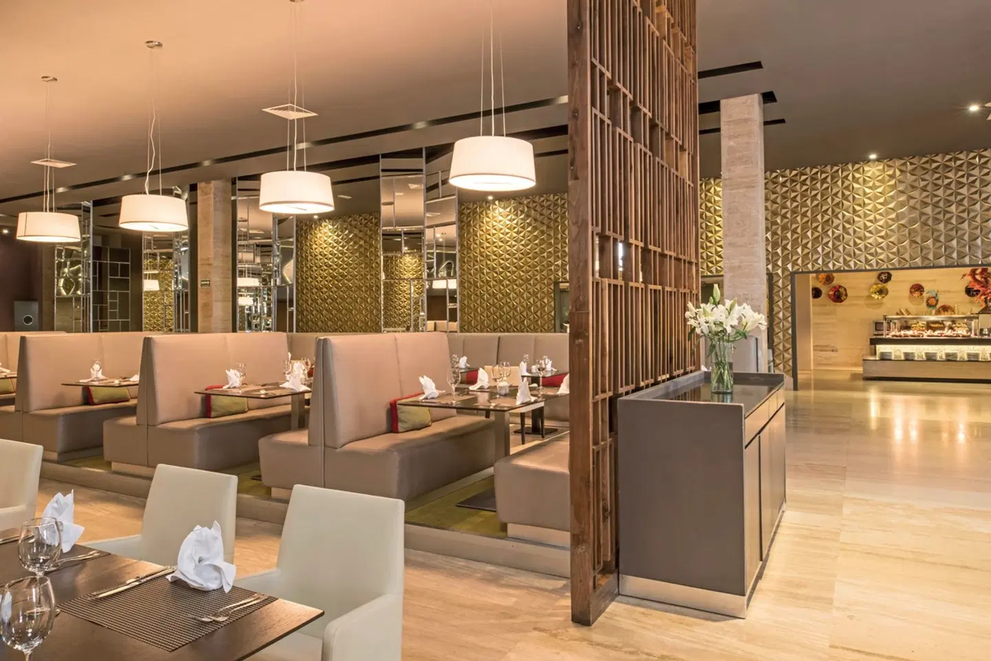 Platinum Yucatan Princess LOUNGE_LOBBY