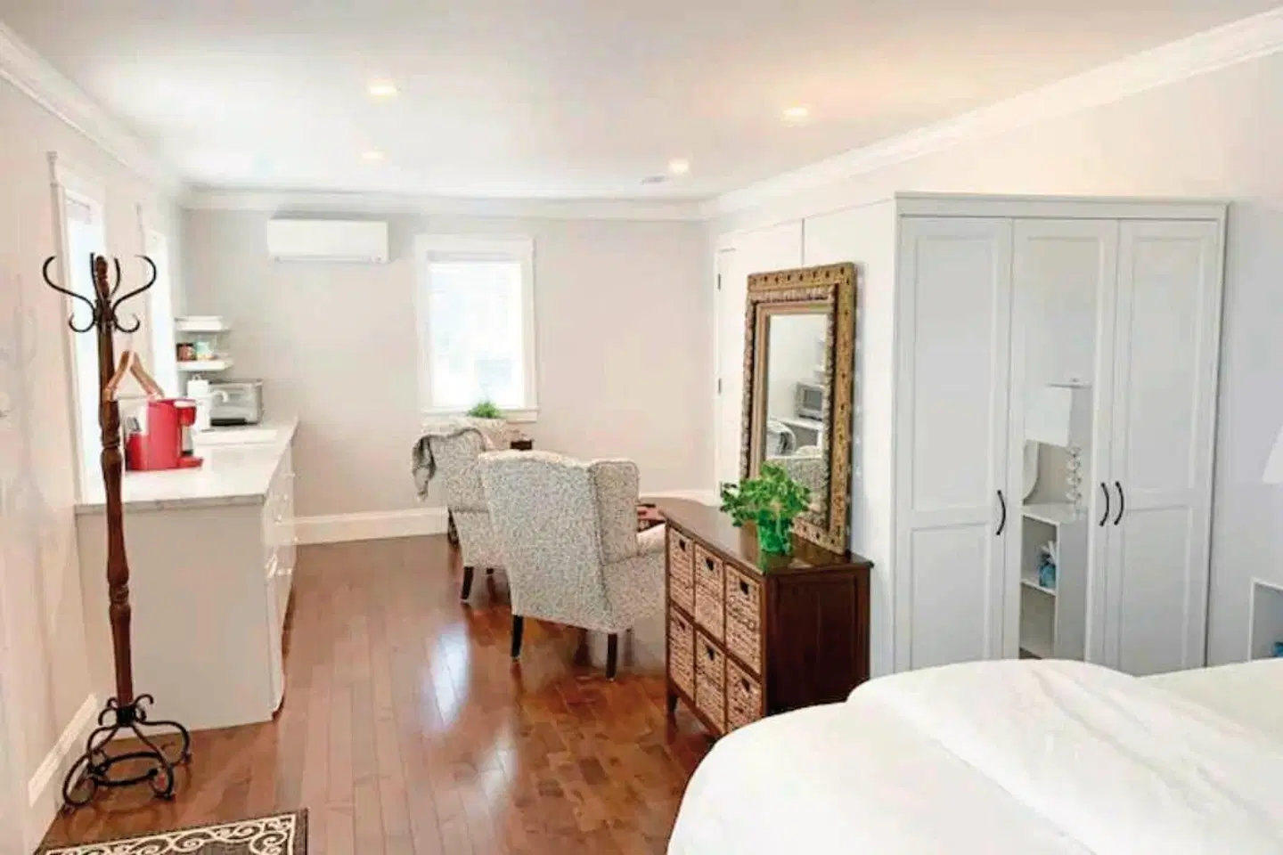 The Red House Fredericton ROOM_EXAMPLE