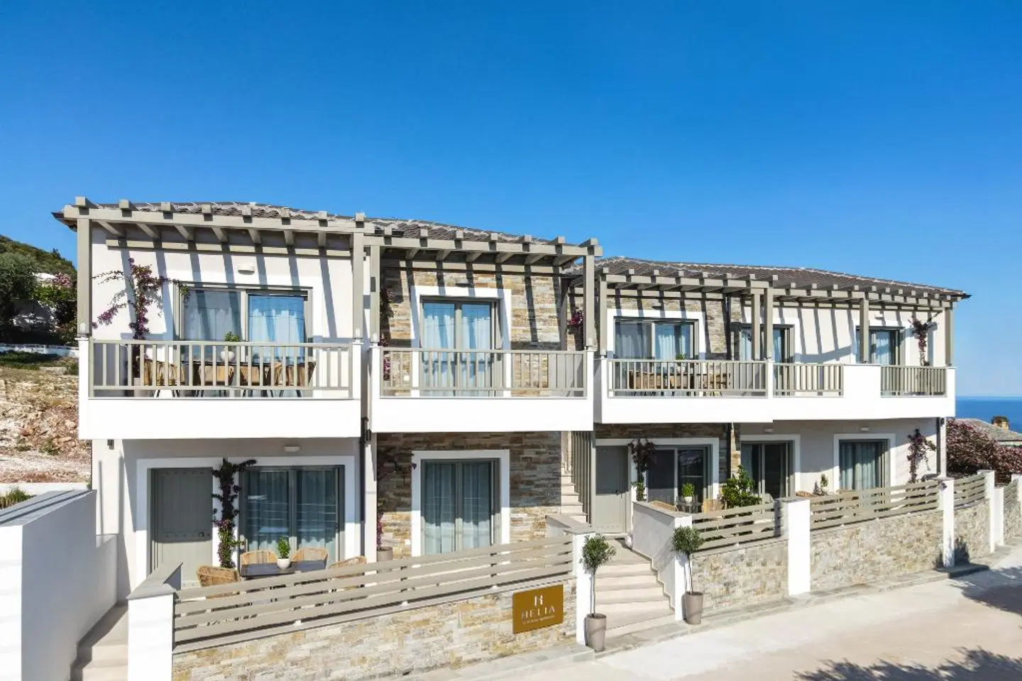 Helia All Seasons Apartments EXTERIOR