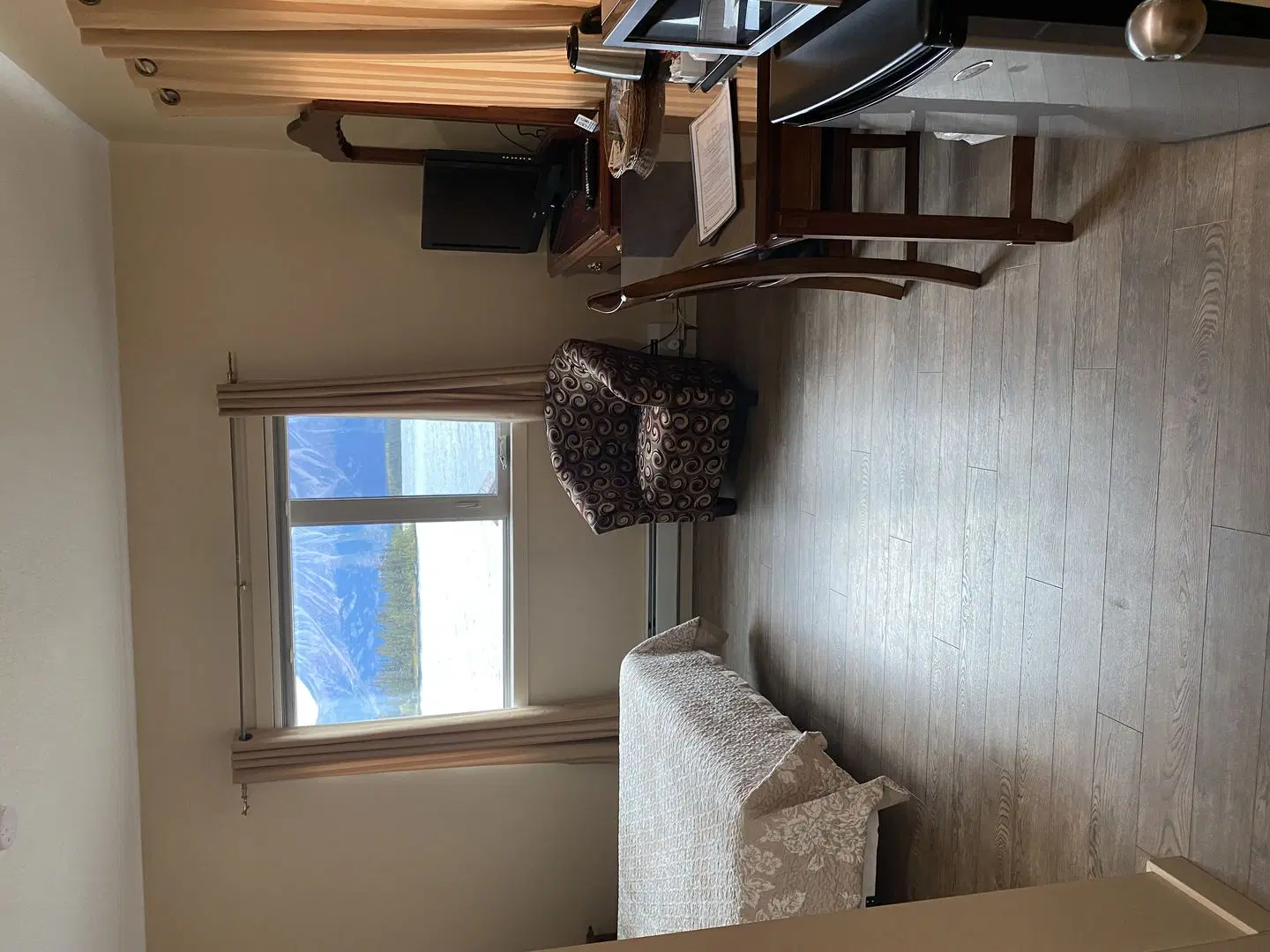 Atlin Mountain Inn ROOM_EXAMPLE