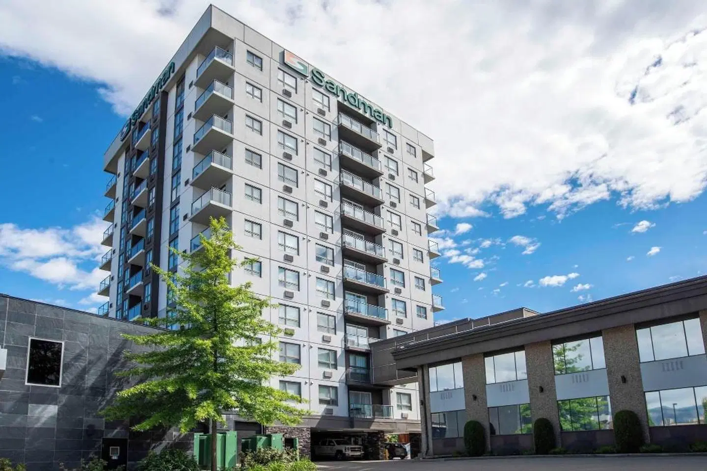 Sandman Hotel & Suites Kelowna EXTERIOR