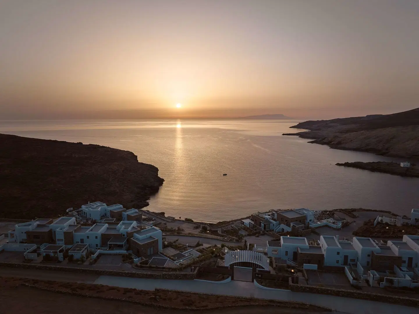 Semeli Coast Mykonos, Curio Collection by Hilton Strand