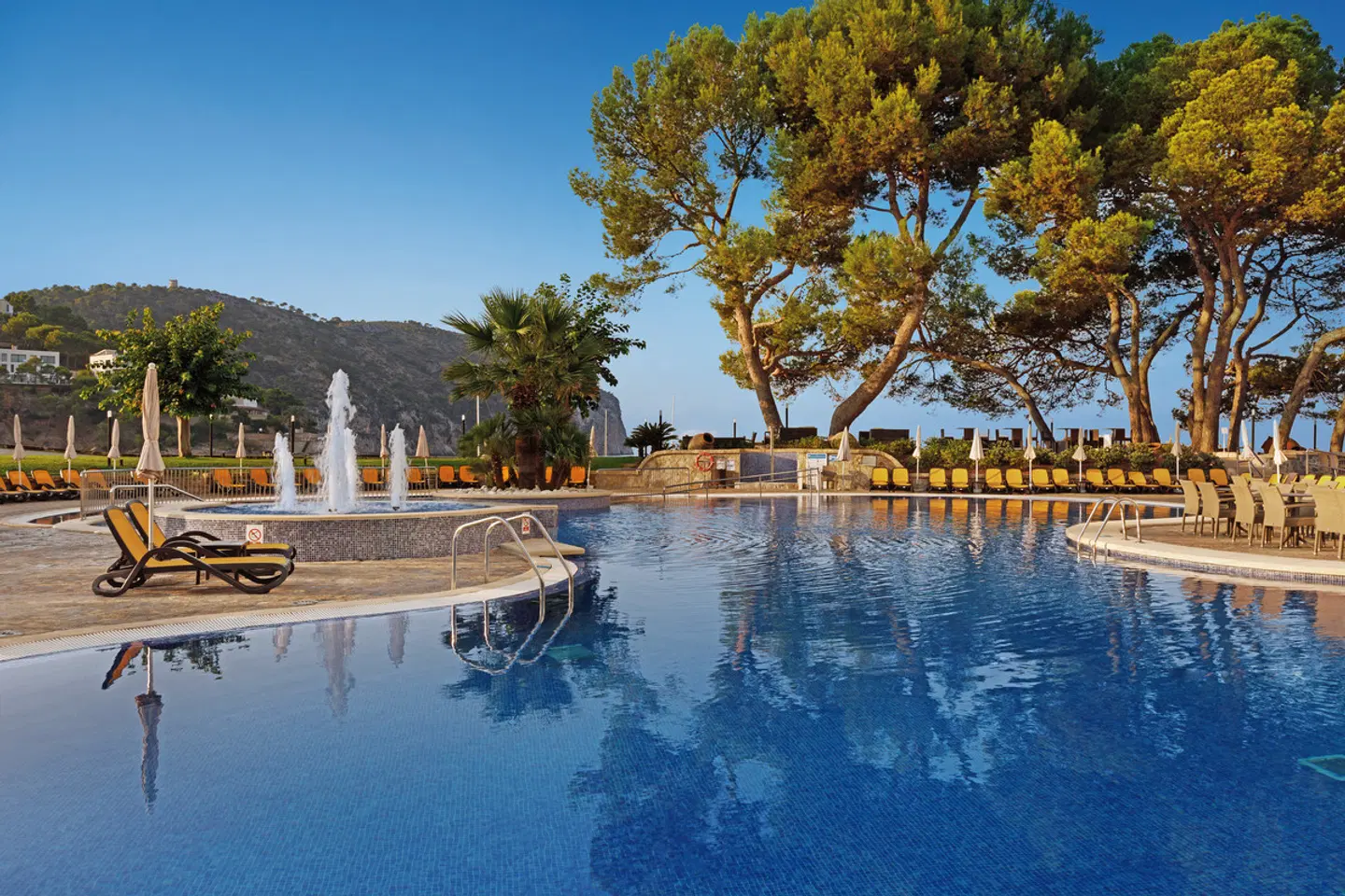 Globales Cala Viñas OUTDOOR_POOL