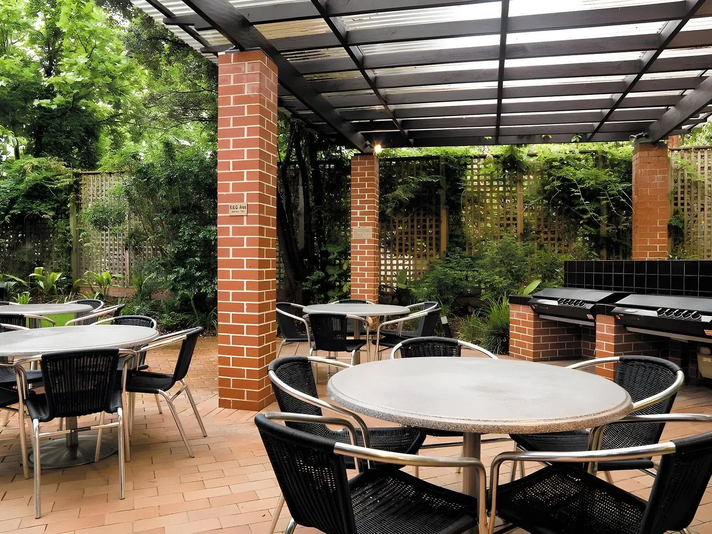 Adina Sydney, Crown Street Terrasse