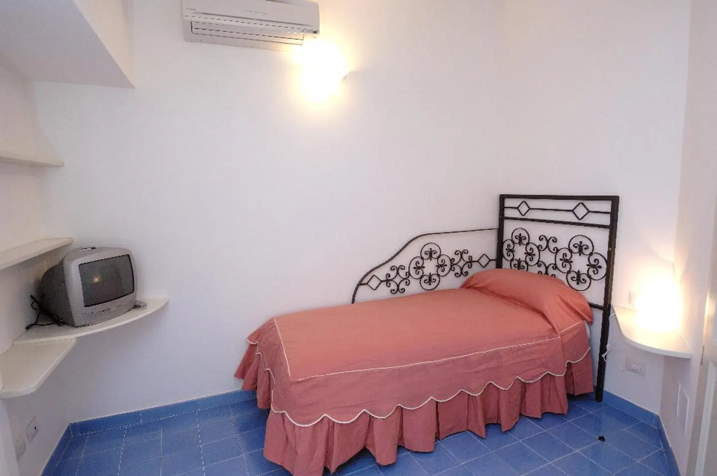 Aurora Apartments ROOM_EXAMPLE