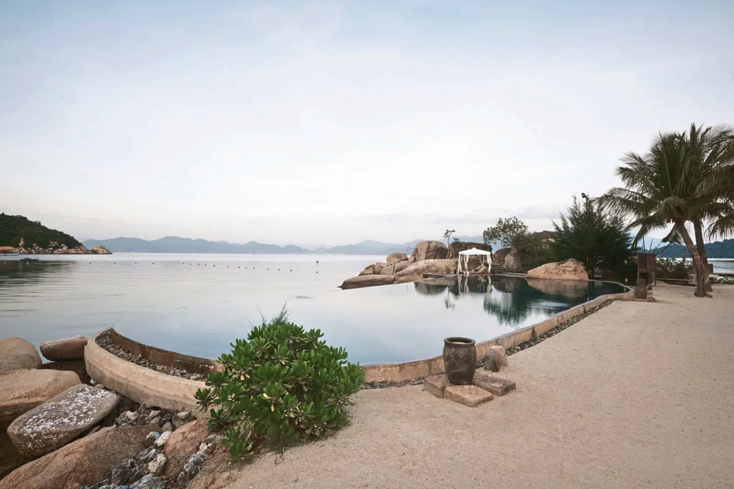 L'Alya Ninh Van Bay Strand