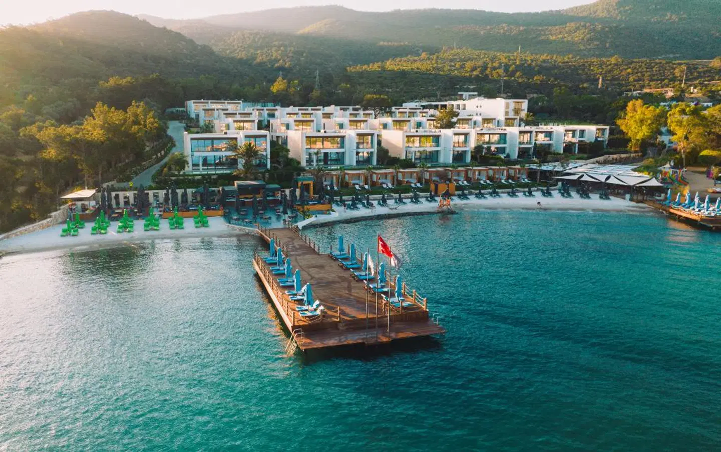 The Norm Collection Door'a EXTERIOR