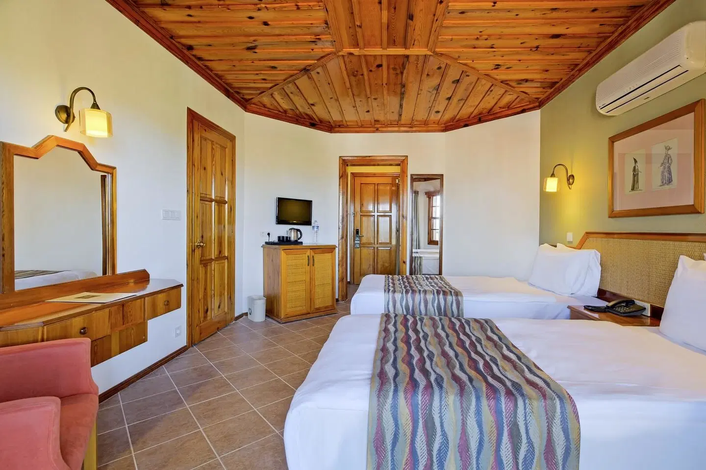 Montana Pine Resort Hotel & Spa ROOM_EXAMPLE