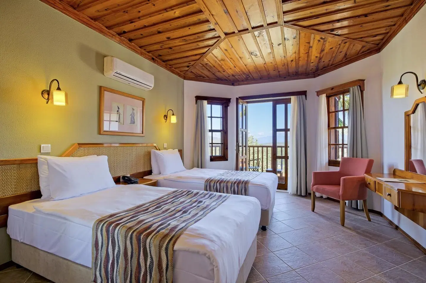 Montana Pine Resort Hotel & Spa ROOM_EXAMPLE