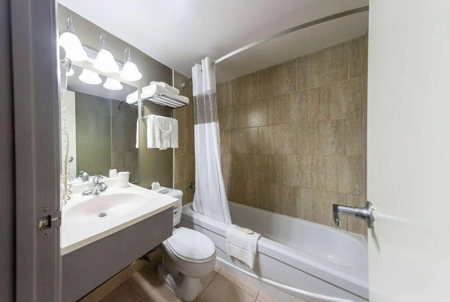 Days Inn by Wyndham Fallsview Badezimmer