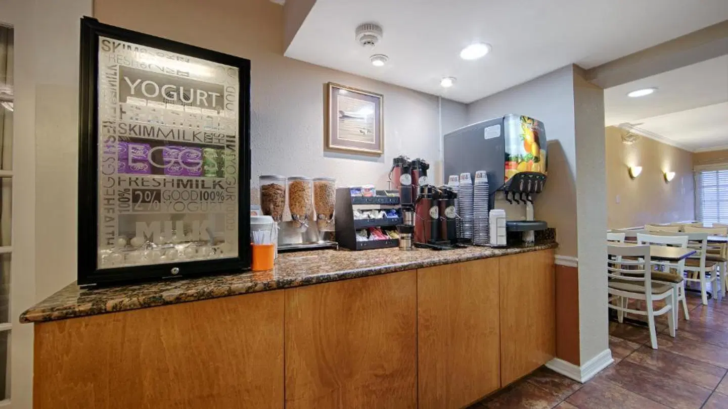 Baymont by Wyndham Sarasota Bar