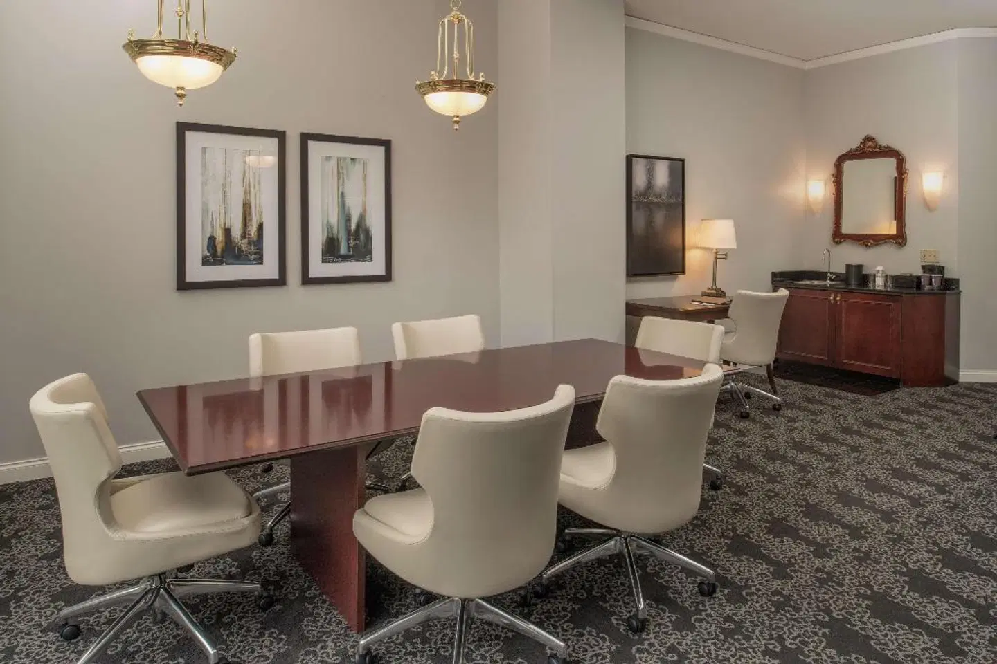 Embassy Suites by Hilton Portland Downtown Bar