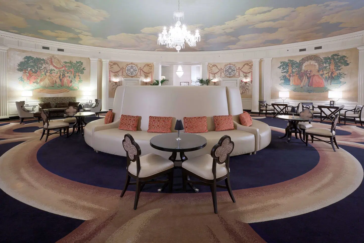 The Hotel Roanoke & Conference Center, Curio Collection by Hilton LOUNGE_LOBBY