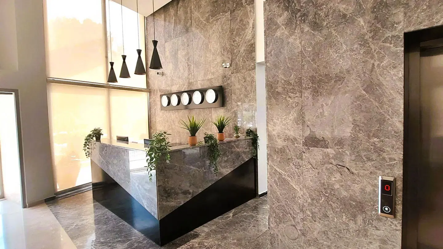 Crown Salamis Hotel Badezimmer